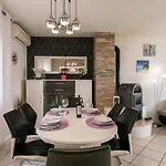 Charmantes Nur 500 Meter Zum Mit Privatem Balkon, Grill, Privatparkplatz Apartament