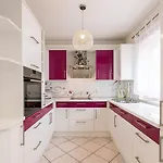 Charmantes Nur 500 Meter Zum Mit Privatem Balkon, Grill, Privatparkplatz Apartament *
