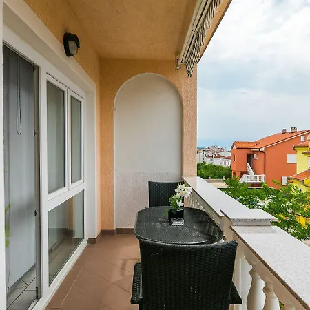 Apartament Charmantes Nur 500 Meter Zum Mit Privatem Balkon, Grill, Privatparkplatz Crikvenica