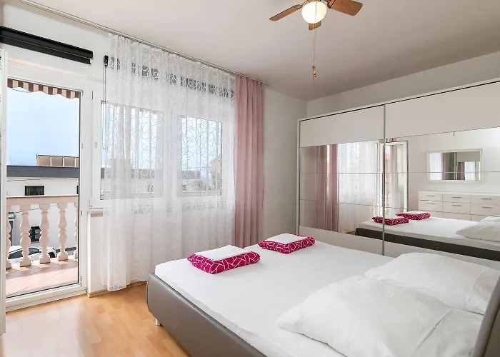 Charmantes Nur 500 Meter Zum Mit Privatem Balkon, Grill, Privatparkplatz