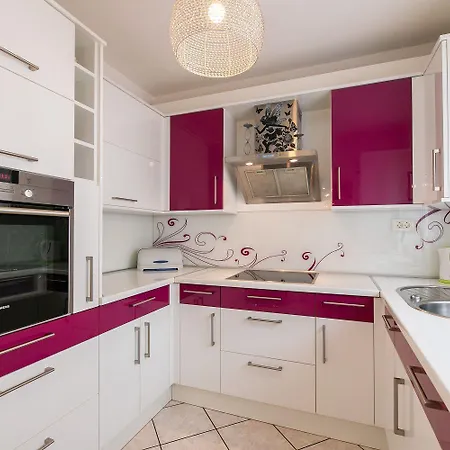 アパート Charmantes Nur 500 Meter Zum Mit Privatem Balkon, Grill, Privatparkplatz ツリクヴェニツァ