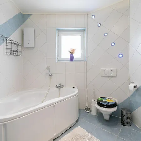 アパート Charmantes Nur 500 Meter Zum Mit Privatem Balkon, Grill, Privatparkplatz