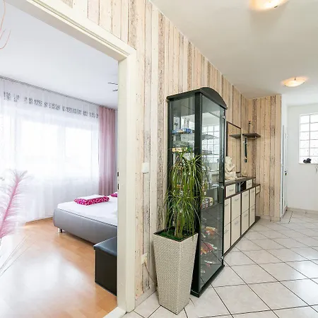 Appartamento Charmantes Nur 500 Meter Zum Mit Privatem Balkon, Grill, Privatparkplatz