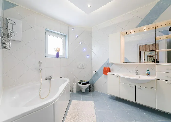 Charmantes Nur 500 Meter Zum Mit Privatem Balkon, Grill, Privatparkplatz Lejlighed Crikvenica