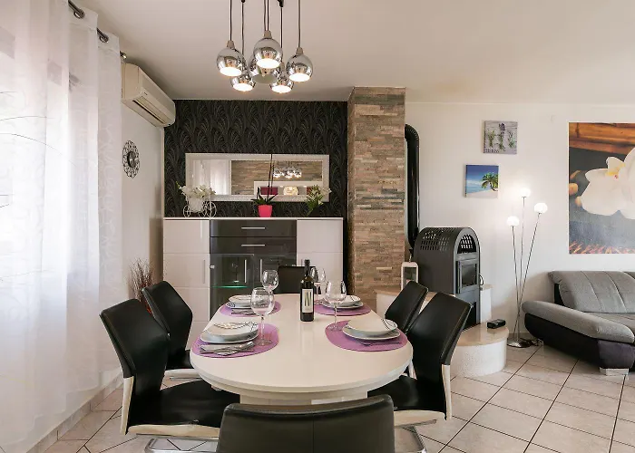Charmantes Nur 500 Meter Zum Mit Privatem Balkon, Grill, Privatparkplatz Lejlighed