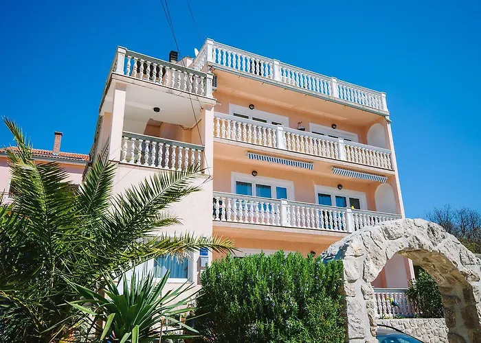 Charmantes Nur 500 Meter Zum Mit Privatem Balkon, Grill, Privatparkplatz Crikvenica